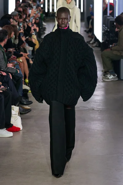Look 4